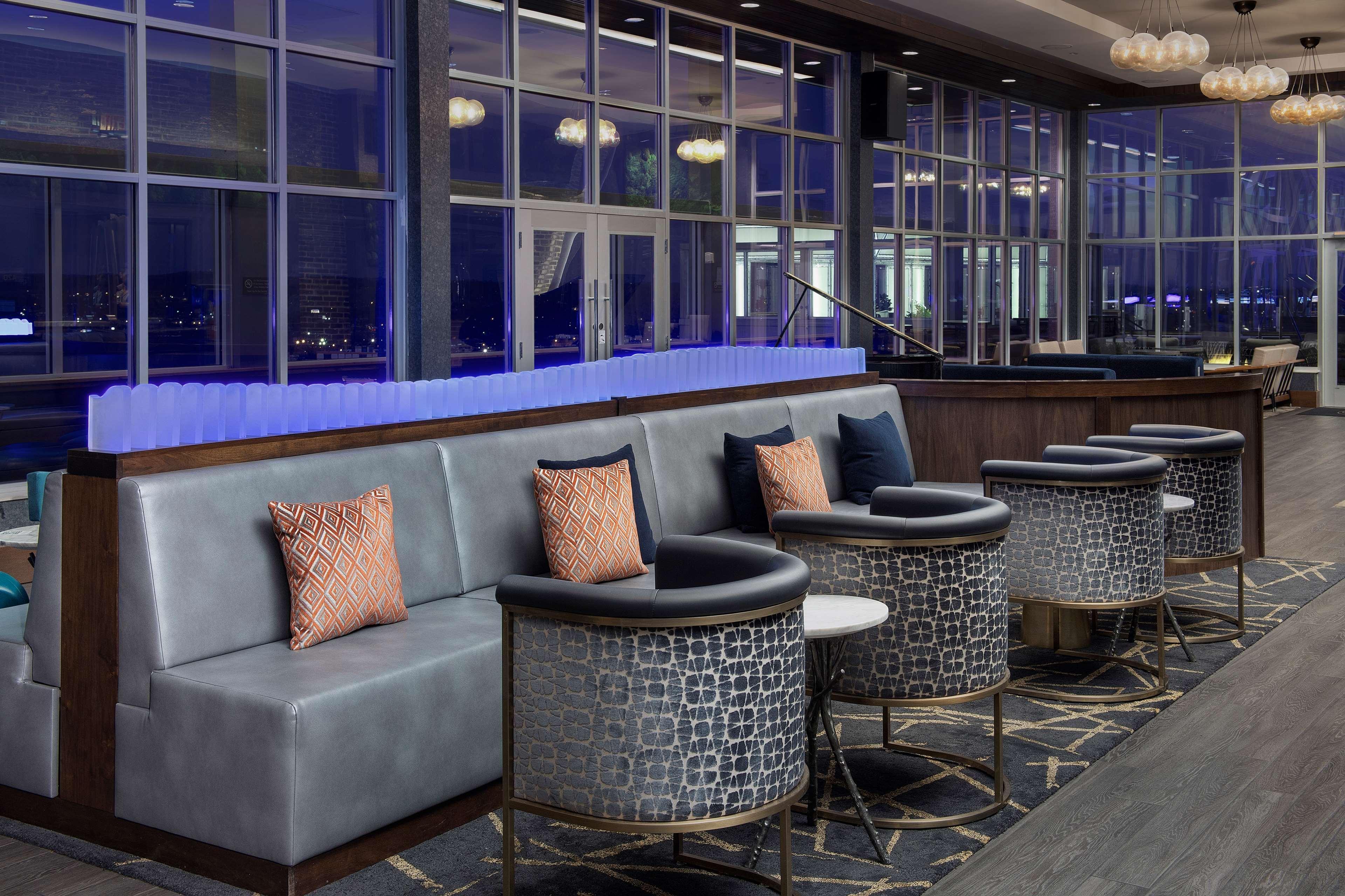 Embassy Suites By Hilton Knoxville Downtown Bagian luar foto
