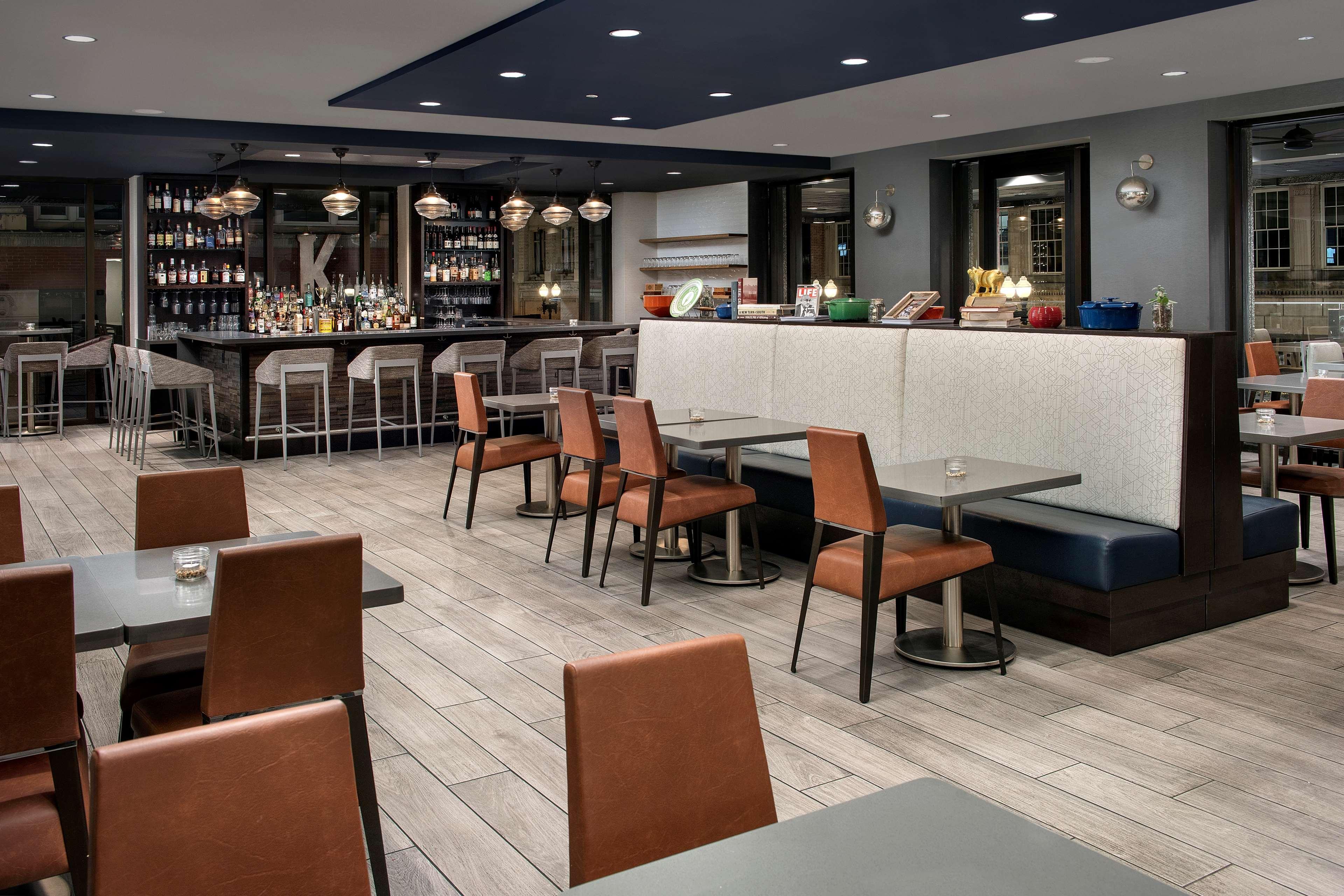Embassy Suites By Hilton Knoxville Downtown Bagian luar foto