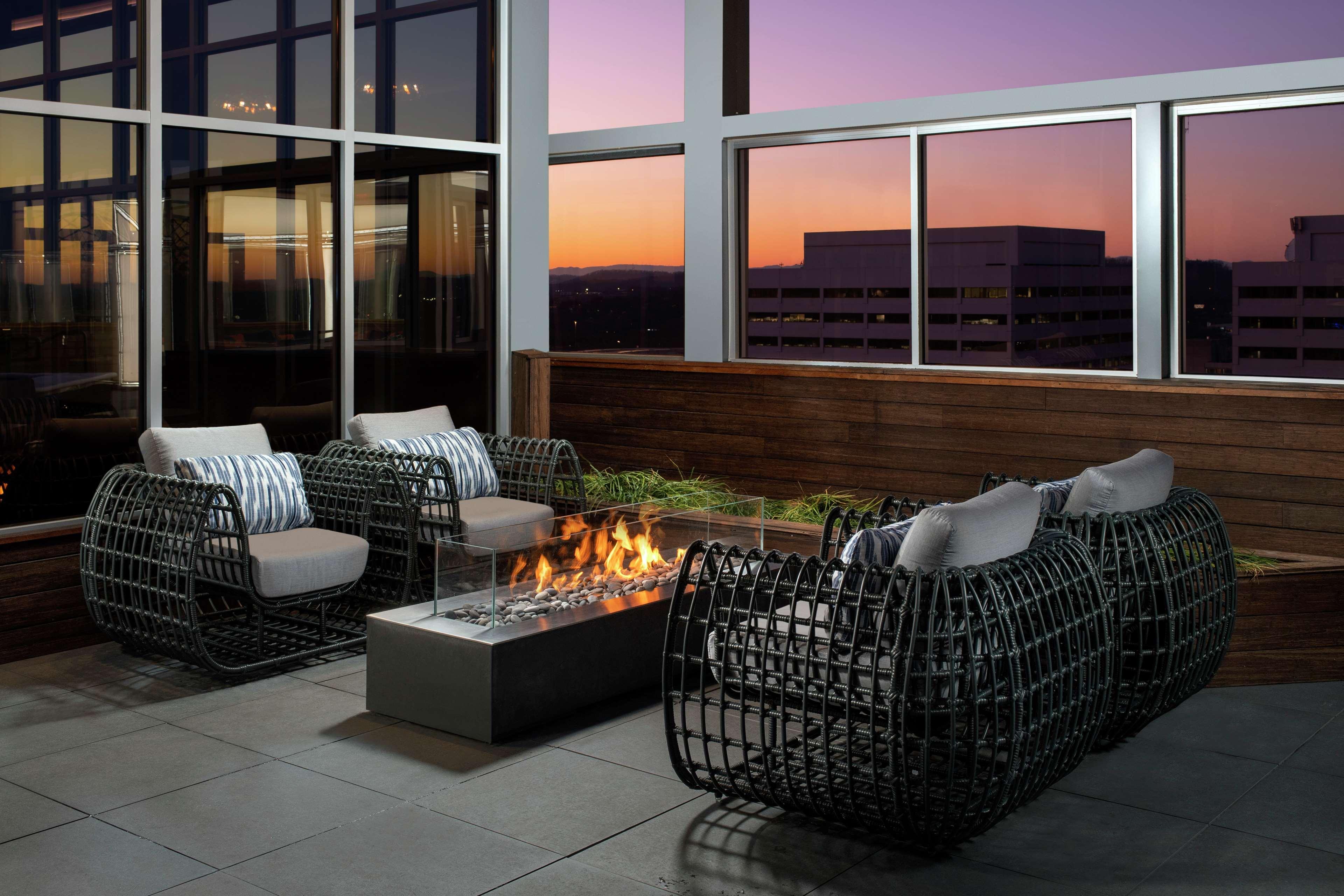 Embassy Suites By Hilton Knoxville Downtown Bagian luar foto