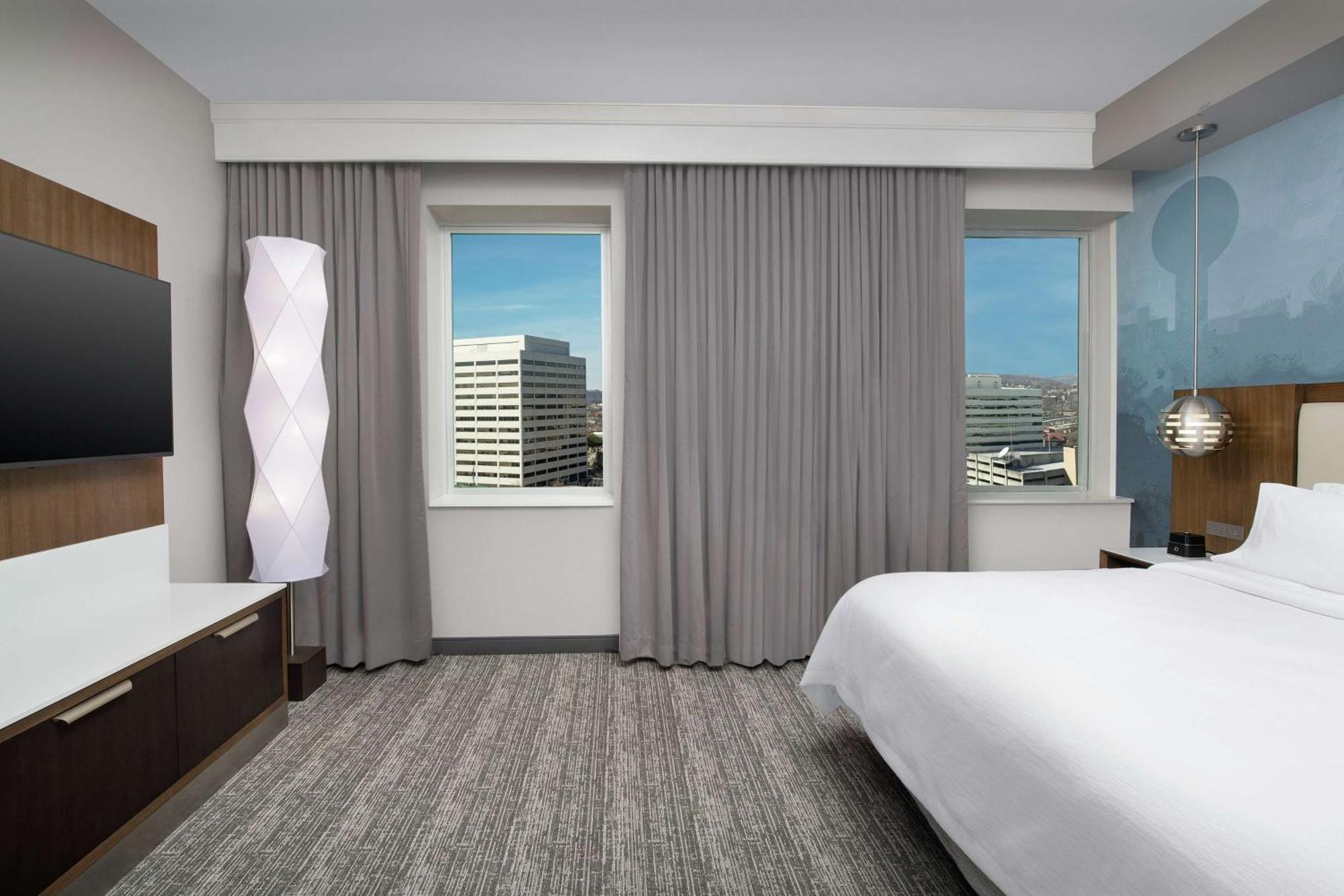 Embassy Suites By Hilton Knoxville Downtown Bagian luar foto