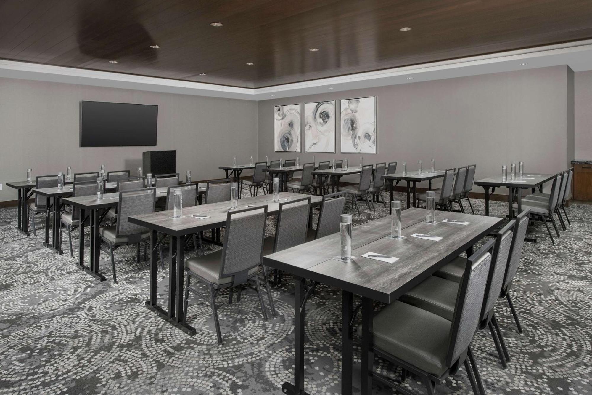 Embassy Suites By Hilton Knoxville Downtown Bagian luar foto