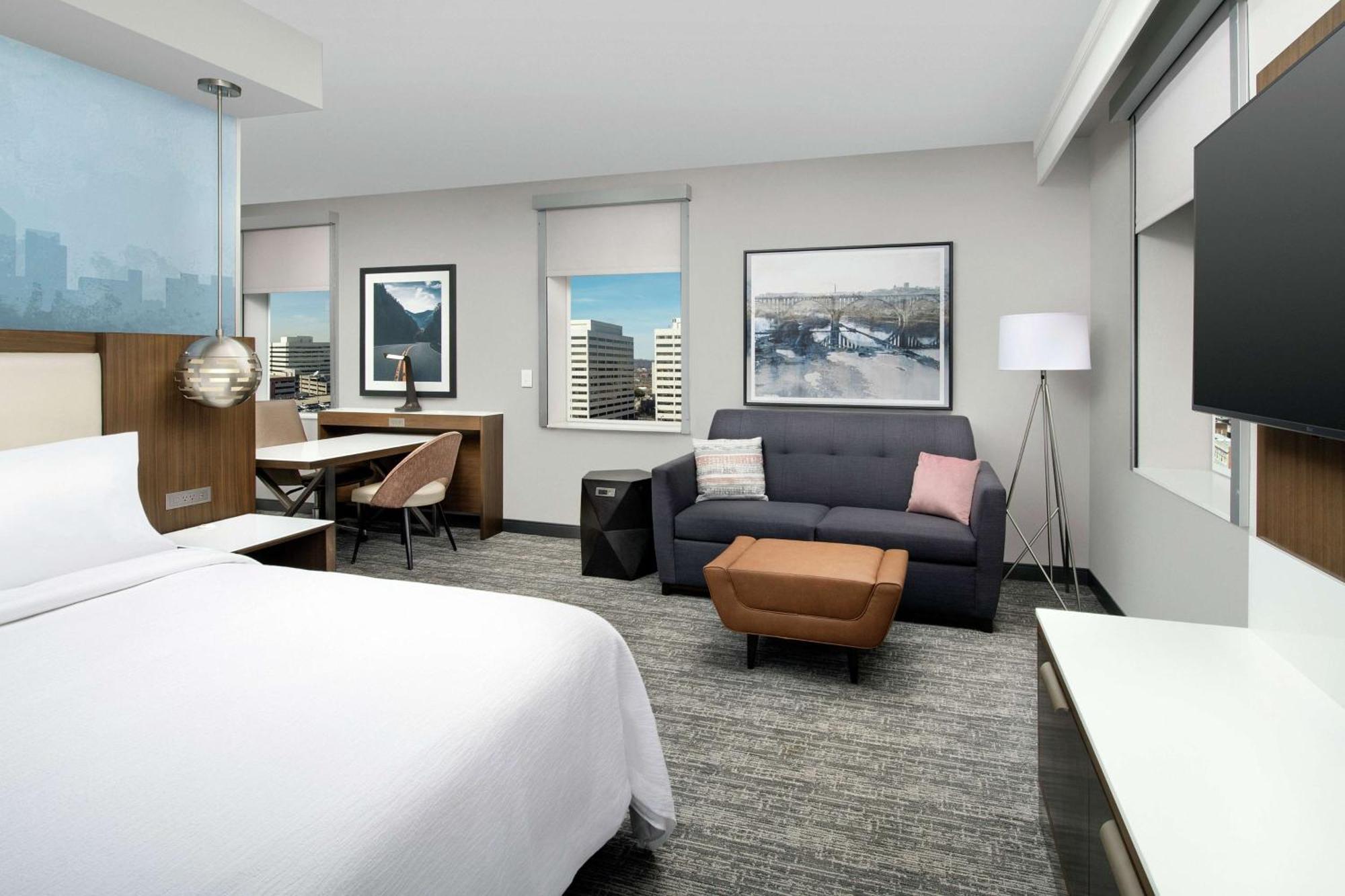 Embassy Suites By Hilton Knoxville Downtown Bagian luar foto