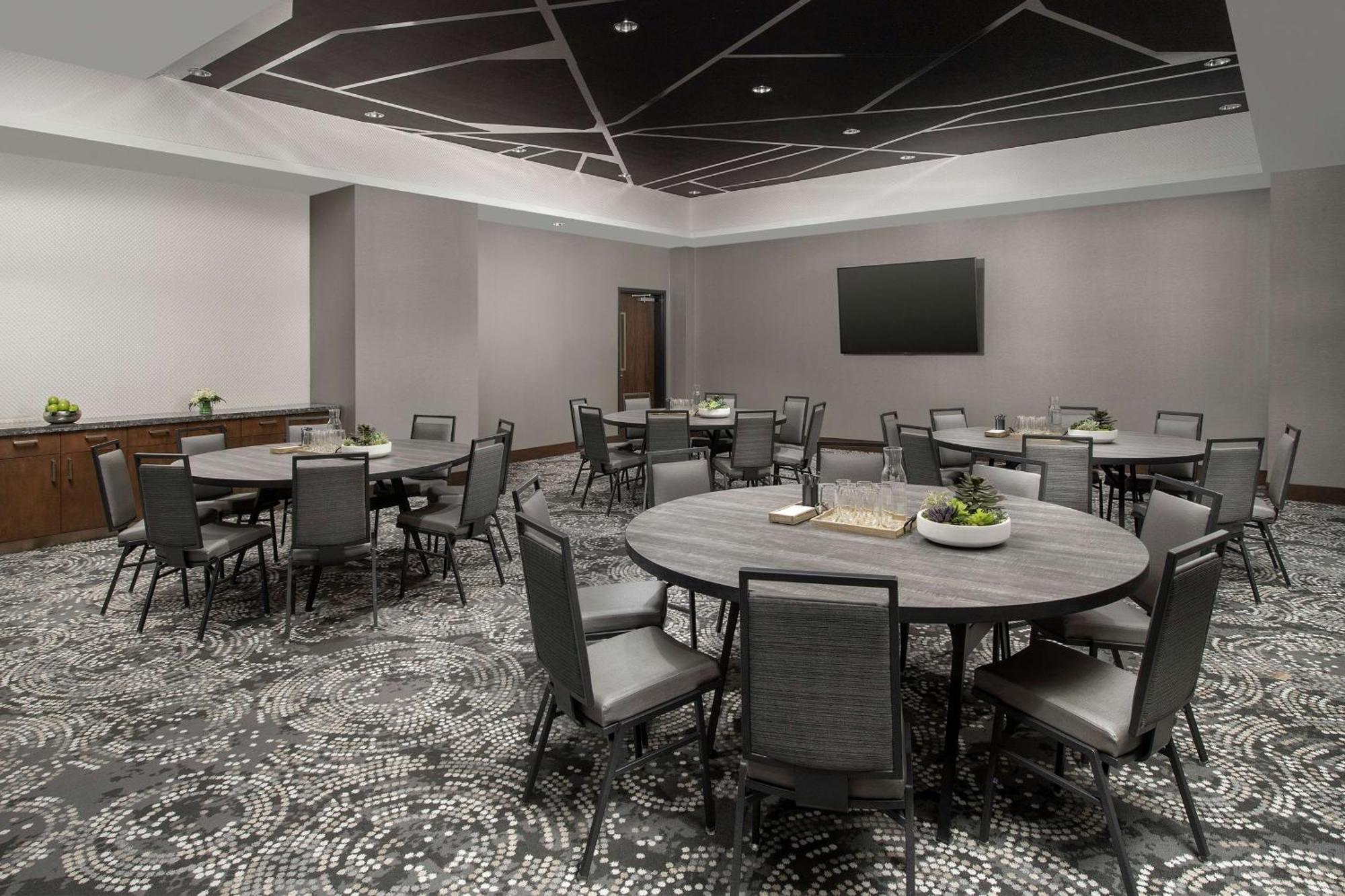Embassy Suites By Hilton Knoxville Downtown Bagian luar foto