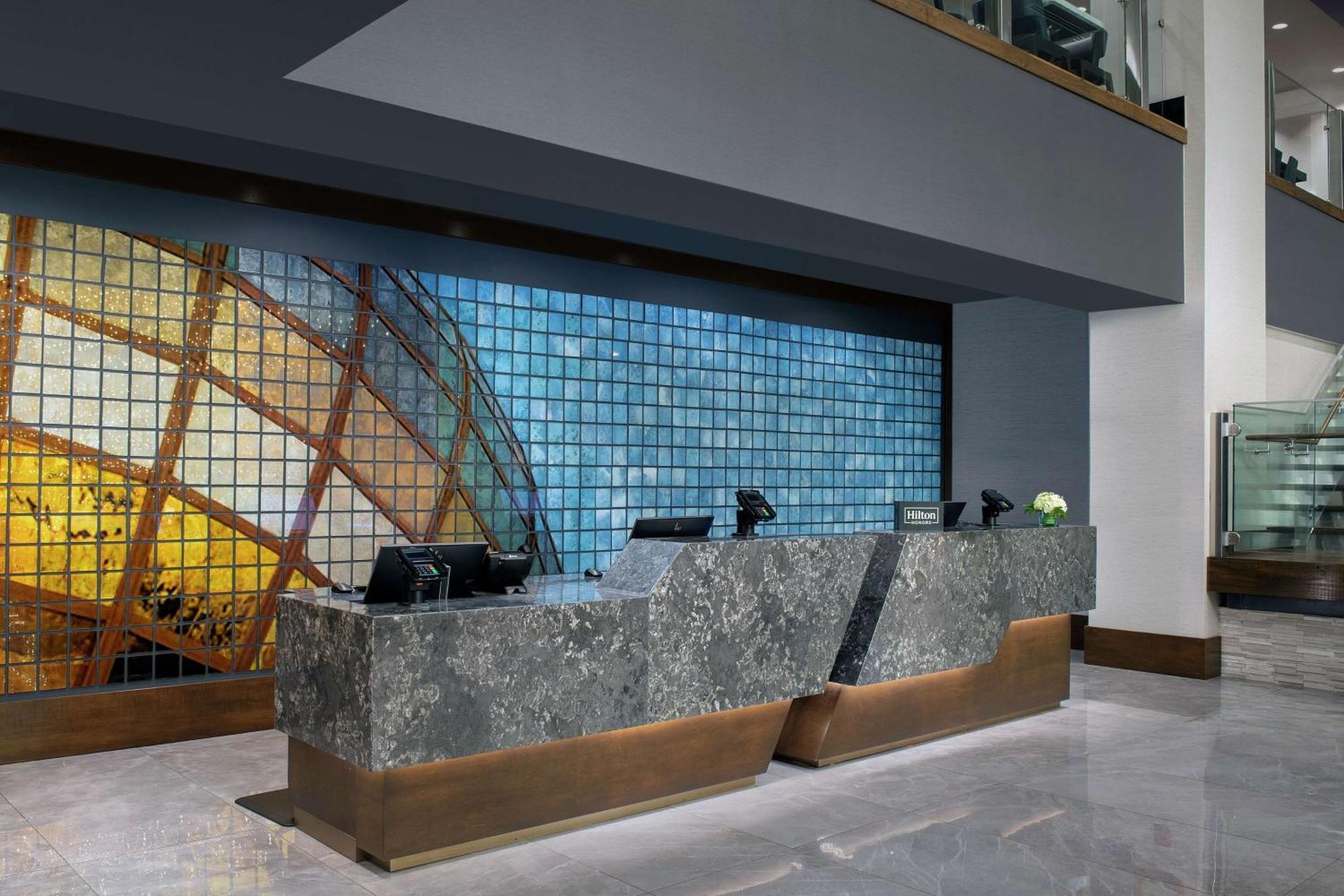 Embassy Suites By Hilton Knoxville Downtown Bagian luar foto
