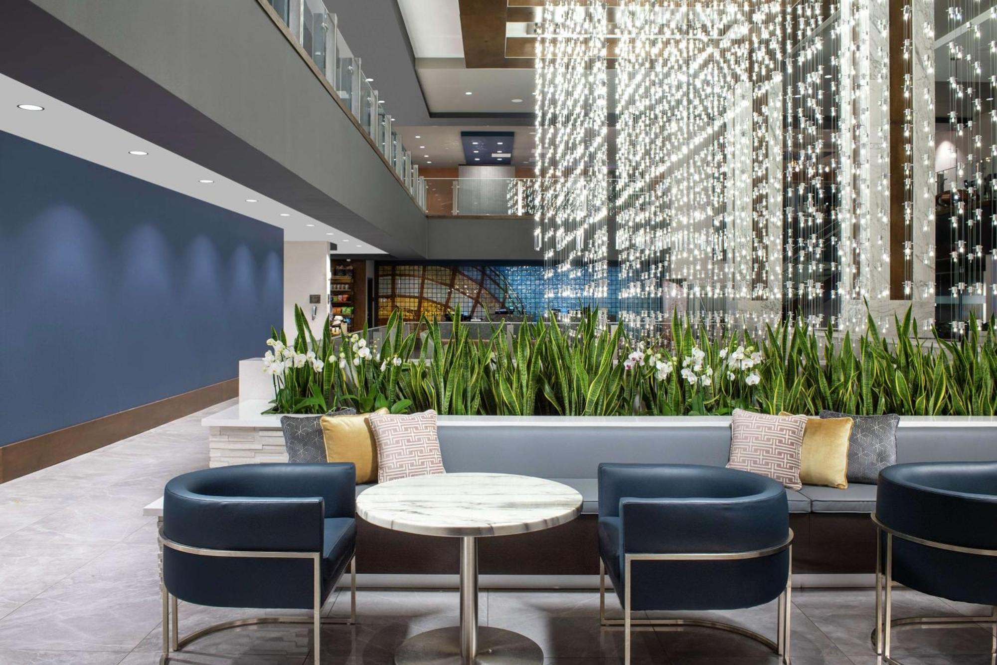 Embassy Suites By Hilton Knoxville Downtown Bagian luar foto